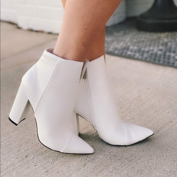 JUST KEEP WALKING SNAKE PRINT BOOTIES-WHITE - Picture 3 of 5